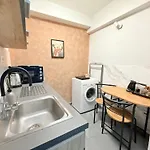 Reina With Free Parking Apartment