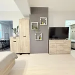 Reina With Free Parking Appartement