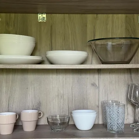 Reina With Free Parking Daire