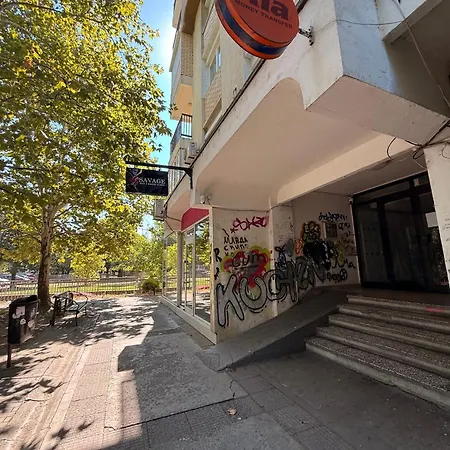 Reina With Free Parking Daire *