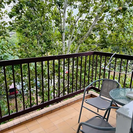 Reina With Free Parking