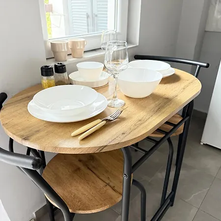 Апартаменти Reina With Free Parking *