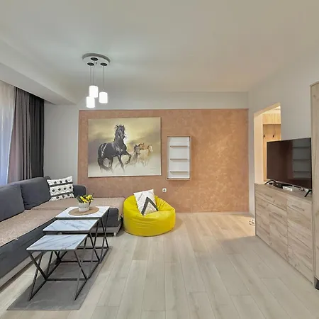 Reina With Free Parking