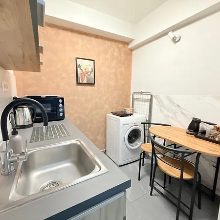 Reina With Free Parking Daire