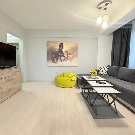 Апартаменти Reina With Free Parking *