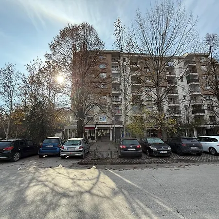 Daire Reina With Free Parking