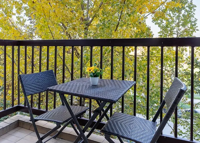 Reina With Free Parking Apartament *