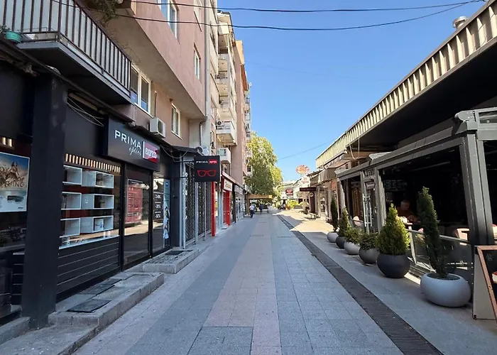 Reina With Free Parking Apartament Skopje