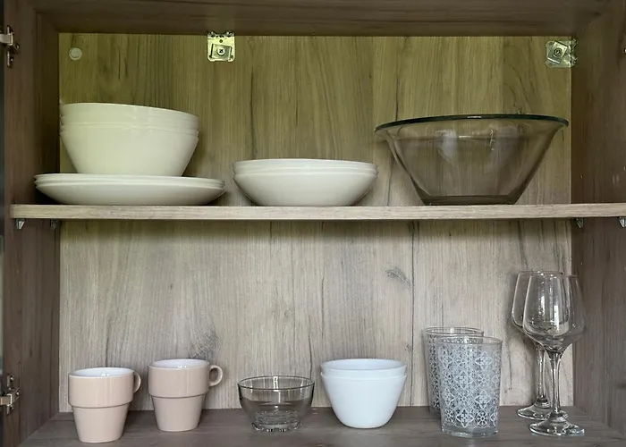 Reina With Free Parking דירה