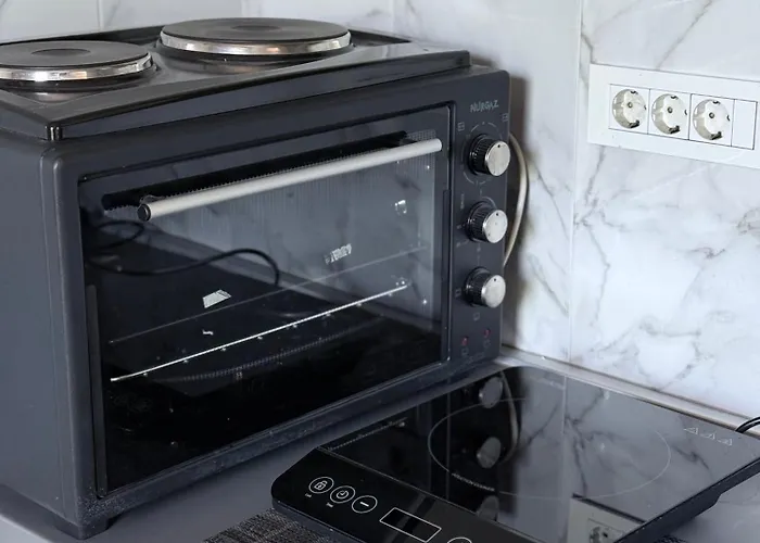 Reina With Free Parking Apartament