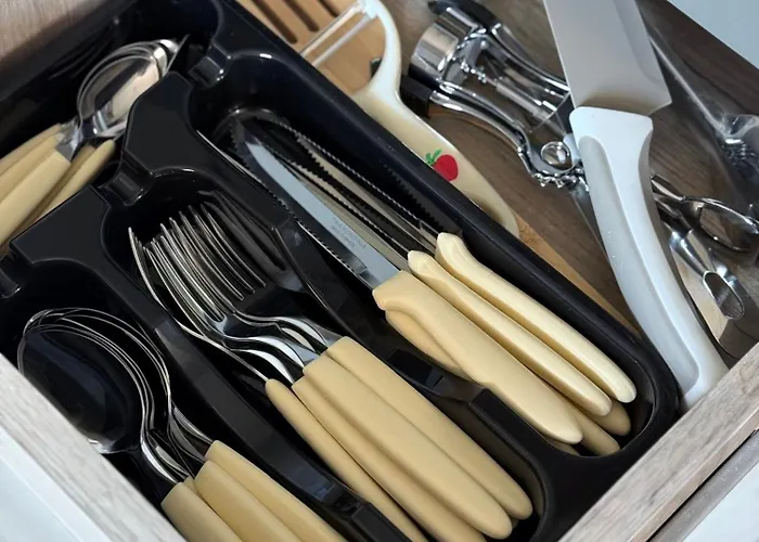 Reina With Free Parking דירה *