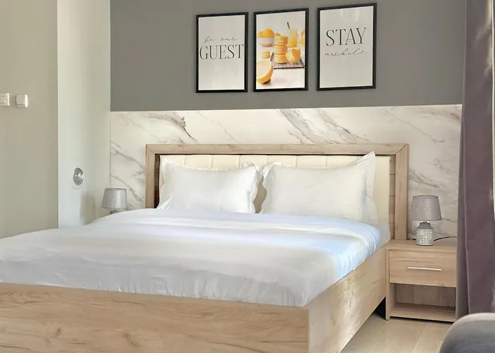 Reina With Free Parking סקופיה