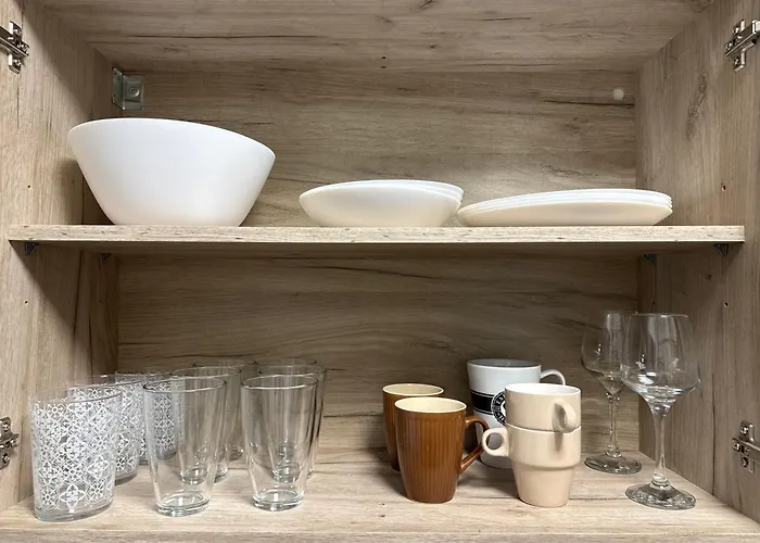 Reina With Free Parking Apartament