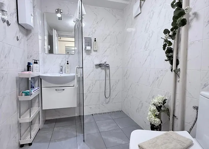 Reina With Free Parking סקופיה