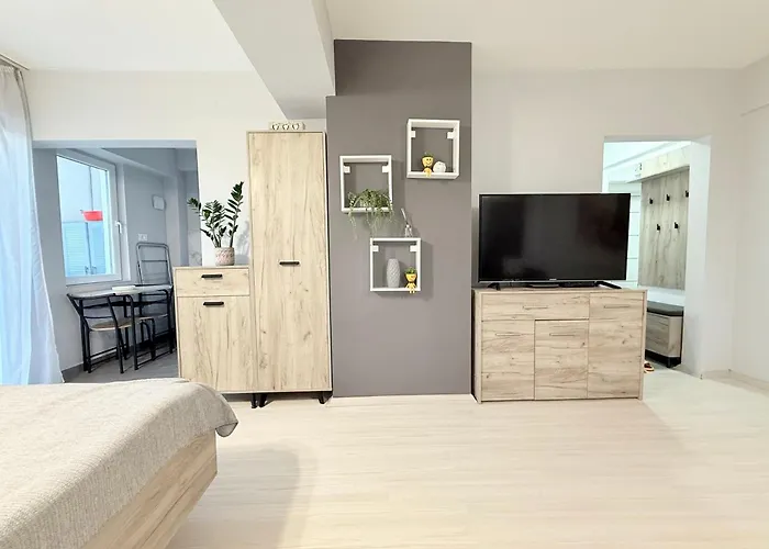 Reina With Free Parking דירה