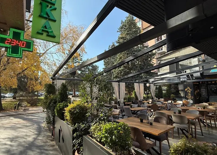 Reina With Free Parking *